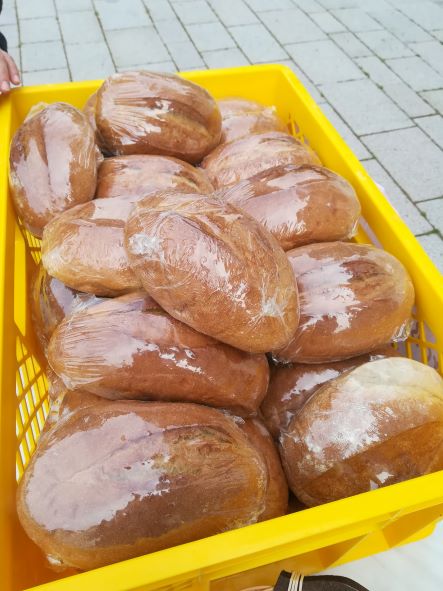 Minibrotaktion für Menschen in Uganda und Argentinien